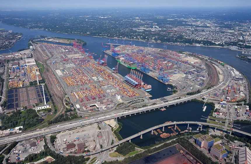Container port handling outbound freight